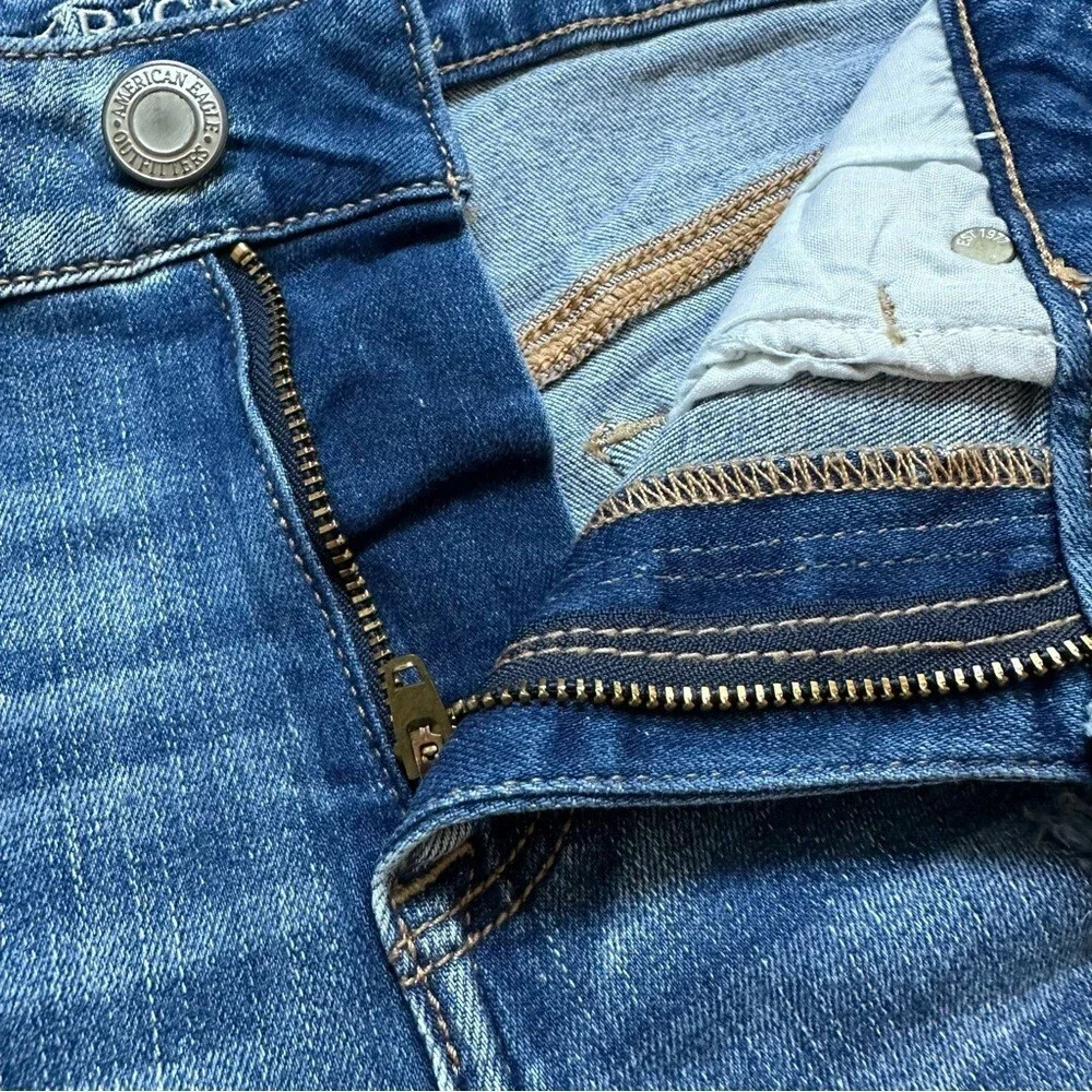American Eagle Distressed Cutoff Jean Shorts w/Lace Appliqué - Size 8